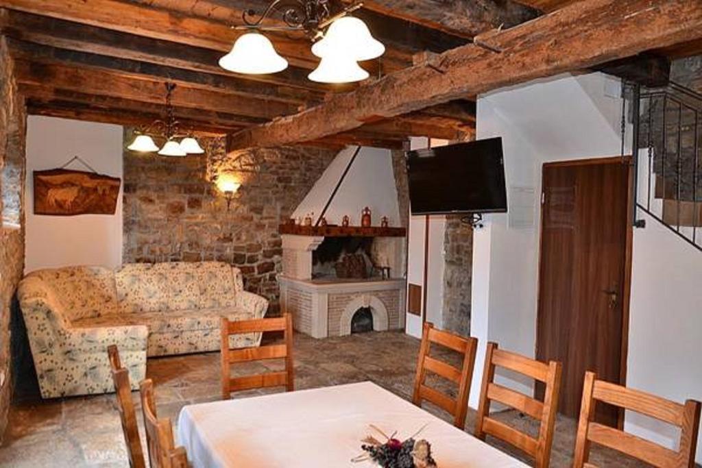 Villa Letizia Oprtalj Szoba fotó