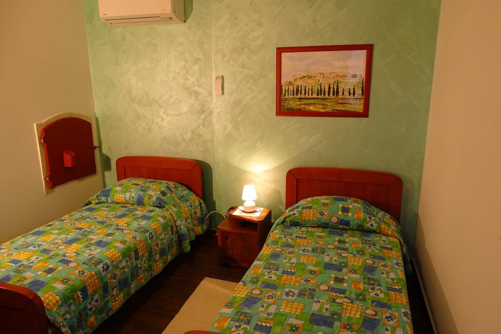 Villa Letizia Oprtalj Szoba fotó